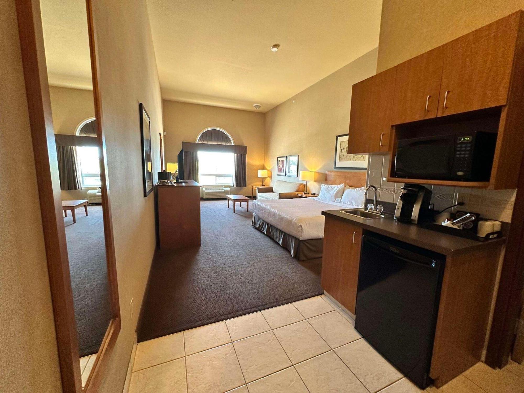 Hotel Clarion Pointe Rimbey Exterior foto